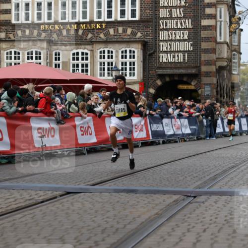 05.10.2025 - 20. swb-Marathon Bremen Yannick Fuchs http://msf.ph/oto/9235317 05.10.2025 10:36:31 Ziel 11013, 11185 meine-sportfotos.de