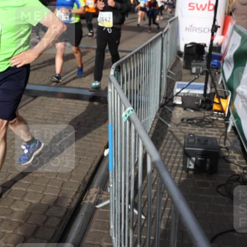 05.10.2025 - 20. swb-Marathon Bremen Yannick Fuchs http://msf.ph/oto/9235322 05.10.2025 11:04:44 Ziel 8111, 9394, 9610, 9750, 9915, 10278, 10485, 10531, 10532, 10674, 10869, 10956, 11196, 11542, 11704 meine-sportfotos.de