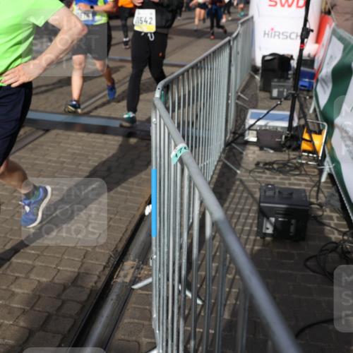 05.10.2025 - 20. swb-Marathon Bremen Yannick Fuchs http://msf.ph/oto/9235324 05.10.2025 11:04:44 Ziel 8111, 9394, 9610, 9750, 9915, 10278, 10485, 10531, 10532, 10674, 10869, 10956, 11196, 11542, 11704 meine-sportfotos.de