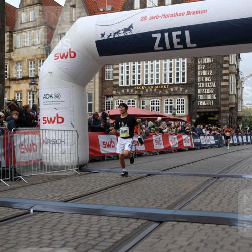 05.10.2025 - 20. swb-Marathon Bremen Yannick Fuchs http://msf.ph/oto/9235340 05.10.2025 10:36:32 Ziel 11013, 11185 meine-sportfotos.de