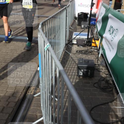 05.10.2025 - 20. swb-Marathon Bremen Yannick Fuchs http://msf.ph/oto/9235341 05.10.2025 11:04:44 Ziel 8111, 9394, 9610, 9750, 9915, 10278, 10485, 10531, 10532, 10674, 10869, 10956, 11196, 11542, 11704 meine-sportfotos.de