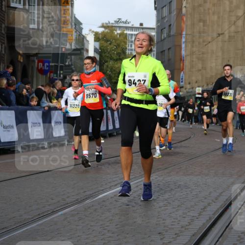 05.10.2025 - 20. swb-Marathon Bremen Strokosch-Dieckow http://msf.ph/oto/9235354 05.10.2025 10:54:56 Ziel 9427, 9475, 9570, 9791, 10231, 10609, 11320, 11373, 11470, 11507, 11523 meine-sportfotos.de