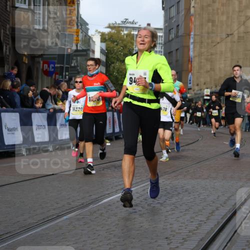 05.10.2025 - 20. swb-Marathon Bremen Strokosch-Dieckow http://msf.ph/oto/9235371 05.10.2025 10:54:56 Ziel 9427, 9475, 9570, 9791, 10231, 10609, 11320, 11373, 11470, 11507, 11523 meine-sportfotos.de