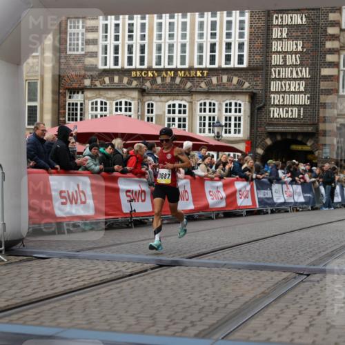 05.10.2025 - 20. swb-Marathon Bremen Yannick Fuchs http://msf.ph/oto/9235383 05.10.2025 10:36:36 Ziel 11185, 11687 meine-sportfotos.de