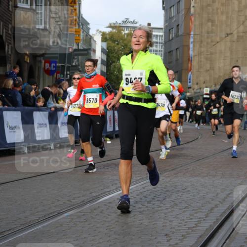05.10.2025 - 20. swb-Marathon Bremen Strokosch-Dieckow http://msf.ph/oto/9235389 05.10.2025 10:54:56 Ziel 9427, 9475, 9570, 9791, 10231, 10609, 11320, 11373, 11470, 11507, 11523 meine-sportfotos.de