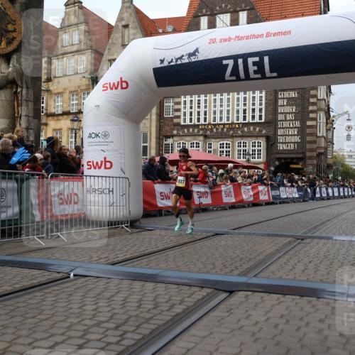 05.10.2025 - 20. swb-Marathon Bremen Yannick Fuchs http://msf.ph/oto/9235399 05.10.2025 10:36:36 Ziel 11185, 11687 meine-sportfotos.de
