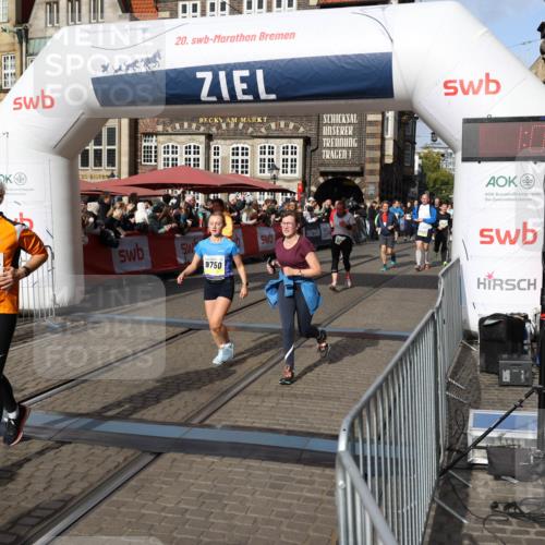 05.10.2025 - 20. swb-Marathon Bremen Yannick Fuchs http://msf.ph/oto/9235400 05.10.2025 11:04:47 Ziel 9394, 9623, 9750, 9765, 9771, 9915, 10422, 10451, 10485, 10531, 10532, 10674, 10869, 11196, 11542, 11546 meine-sportfotos.de