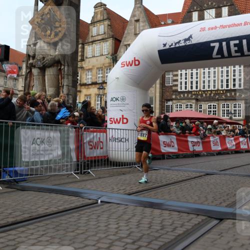 05.10.2025 - 20. swb-Marathon Bremen Yannick Fuchs http://msf.ph/oto/9235410 05.10.2025 10:36:37 Ziel 11185, 11687 meine-sportfotos.de