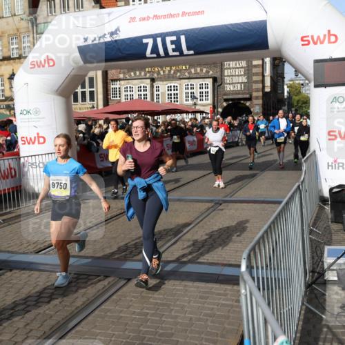05.10.2025 - 20. swb-Marathon Bremen Yannick Fuchs http://msf.ph/oto/9235424 05.10.2025 11:04:48 Ziel 9532, 9623, 9750, 9765, 9771, 9915, 10422, 10451, 10485, 10532, 10674, 10869, 11196, 11427, 11542, 11546 meine-sportfotos.de