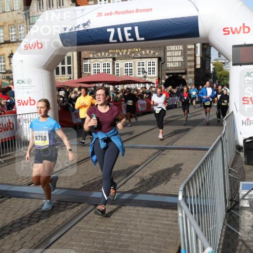 05.10.2025 - 20. swb-Marathon Bremen Yannick Fuchs http://msf.ph/oto/9235426 05.10.2025 11:04:48 Ziel 9532, 9623, 9750, 9765, 9771, 9915, 10422, 10451, 10485, 10532, 10674, 10869, 11196, 11427, 11542, 11546 meine-sportfotos.de