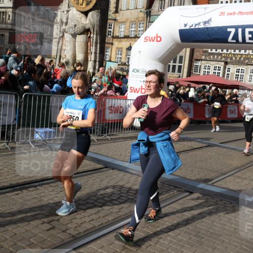 05.10.2025 - 20. swb-Marathon Bremen Yannick Fuchs http://msf.ph/oto/9235445 05.10.2025 11:04:49 Ziel 9532, 9623, 9750, 9765, 9771, 9812, 9915, 10422, 10451, 10485, 10532, 10674, 10869, 11196, 11427, 11542, 11546 meine-sportfotos.de
