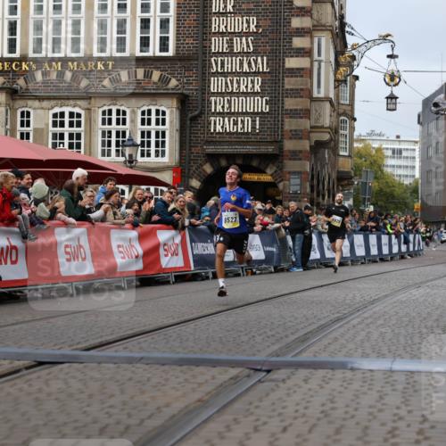 05.10.2025 - 20. swb-Marathon Bremen Yannick Fuchs http://msf.ph/oto/9235448 05.10.2025 10:36:41 Ziel 9527, 11687 meine-sportfotos.de