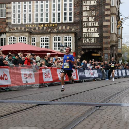 05.10.2025 - 20. swb-Marathon Bremen Yannick Fuchs http://msf.ph/oto/9235462 05.10.2025 10:36:41 Ziel 9527, 11687 meine-sportfotos.de