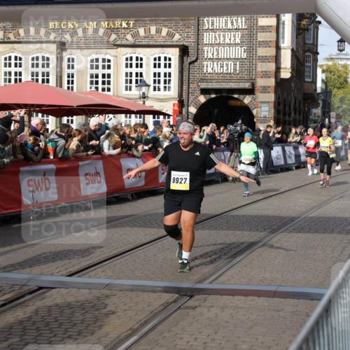 05.10.2025 - 20. swb-Marathon Bremen Yannick Fuchs http://msf.ph/oto/9235508 05.10.2025 11:04:55 Ziel 9532, 9623, 9765, 9771, 9812, 9927, 10422, 10451, 10557, 10964, 11035, 11427, 11546, 11615 meine-sportfotos.de