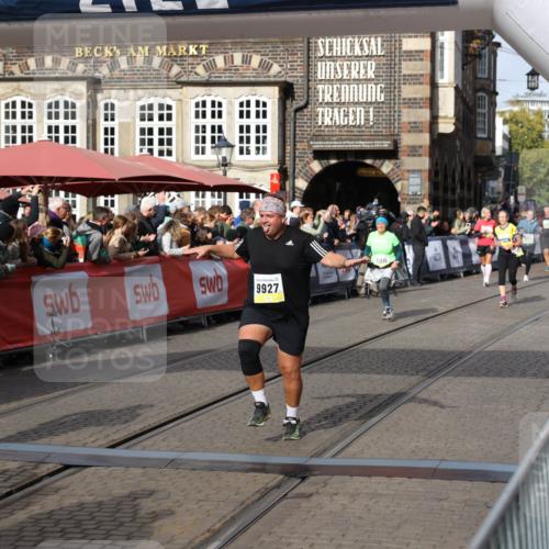 05.10.2025 - 20. swb-Marathon Bremen Yannick Fuchs http://msf.ph/oto/9235517 05.10.2025 11:04:55 Ziel 9532, 9623, 9765, 9771, 9812, 9927, 10422, 10451, 10557, 10964, 11035, 11427, 11546, 11615 meine-sportfotos.de