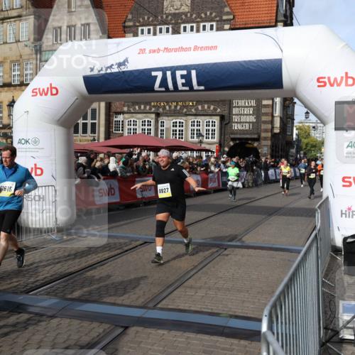 05.10.2025 - 20. swb-Marathon Bremen Yannick Fuchs http://msf.ph/oto/9235544 05.10.2025 11:04:56 Ziel 9532, 9765, 9812, 9866, 9927, 10422, 10451, 10557, 10964, 11035, 11315, 11427, 11546, 11615 meine-sportfotos.de