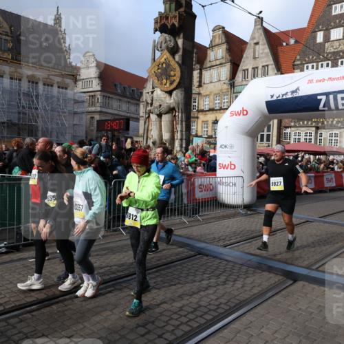 05.10.2025 - 20. swb-Marathon Bremen Yannick Fuchs http://msf.ph/oto/9235559 05.10.2025 11:04:57 Ziel 9532, 9765, 9812, 9866, 9927, 10422, 10451, 10557, 10891, 10964, 11035, 11315, 11427, 11546, 11615, 11636 meine-sportfotos.de