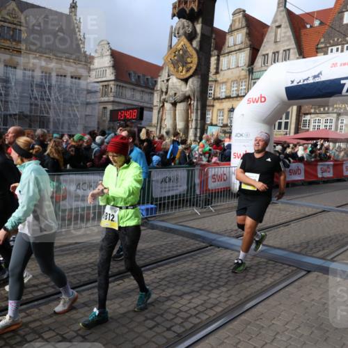 05.10.2025 - 20. swb-Marathon Bremen Yannick Fuchs http://msf.ph/oto/9235575 05.10.2025 11:04:57 Ziel 9532, 9765, 9812, 9866, 9927, 10422, 10451, 10557, 10891, 10964, 11035, 11315, 11427, 11546, 11615, 11636 meine-sportfotos.de
