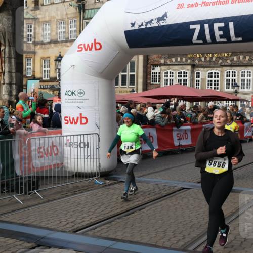 05.10.2025 - 20. swb-Marathon Bremen Yannick Fuchs http://msf.ph/oto/9235590 05.10.2025 11:05:00 Ziel 9813, 9866, 9927, 10557, 10684, 10771, 10891, 10964, 11035, 11315, 11372, 11615, 11636 meine-sportfotos.de