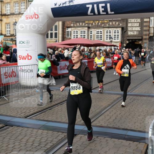 05.10.2025 - 20. swb-Marathon Bremen Yannick Fuchs http://msf.ph/oto/9235601 05.10.2025 11:05:01 Ziel 9530, 9813, 9866, 9927, 10684, 10771, 10891, 11315, 11372, 11559, 11615, 11636 meine-sportfotos.de