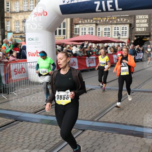 05.10.2025 - 20. swb-Marathon Bremen Yannick Fuchs http://msf.ph/oto/9235603 05.10.2025 11:05:01 Ziel 9530, 9813, 9866, 9927, 10684, 10771, 10891, 11315, 11372, 11559, 11615, 11636 meine-sportfotos.de
