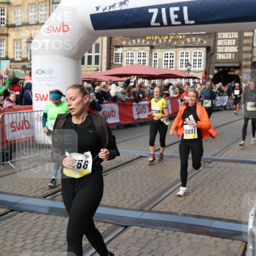 05.10.2025 - 20. swb-Marathon Bremen Yannick Fuchs http://msf.ph/oto/9235609 05.10.2025 11:05:01 Ziel 9530, 9813, 9866, 9927, 10684, 10771, 10891, 11315, 11372, 11559, 11615, 11636 meine-sportfotos.de