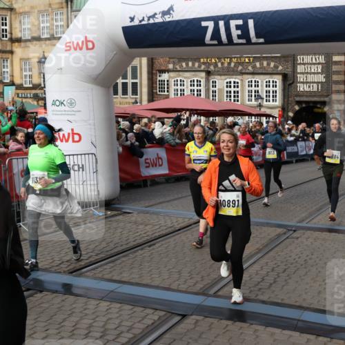 05.10.2025 - 20. swb-Marathon Bremen Yannick Fuchs http://msf.ph/oto/9235614 05.10.2025 11:05:01 Ziel 9530, 9813, 9866, 9927, 10684, 10771, 10891, 11315, 11372, 11559, 11615, 11636 meine-sportfotos.de