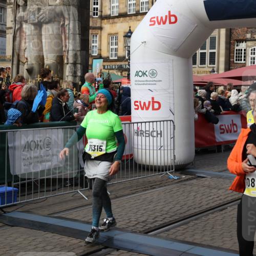 05.10.2025 - 20. swb-Marathon Bremen Yannick Fuchs http://msf.ph/oto/9235619 05.10.2025 11:05:02 Ziel 9220, 9530, 9813, 9866, 9927, 10684, 10771, 10891, 11180, 11315, 11372, 11559, 11636 meine-sportfotos.de