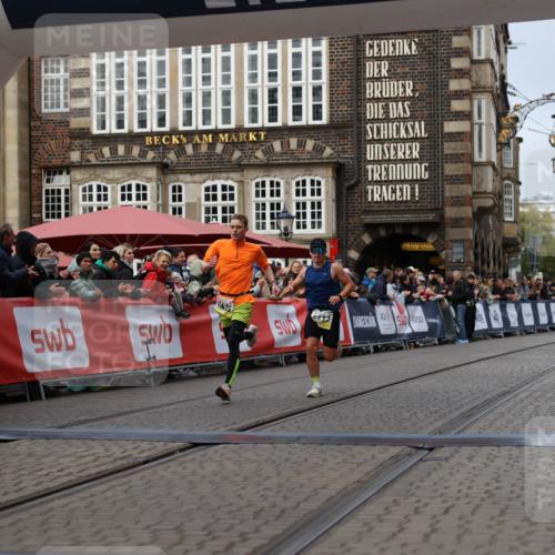 05.10.2025 - 20. swb-Marathon Bremen Yannick Fuchs http://msf.ph/oto/9235630 05.10.2025 10:36:54 Ziel 9429, 9833, 10425 meine-sportfotos.de