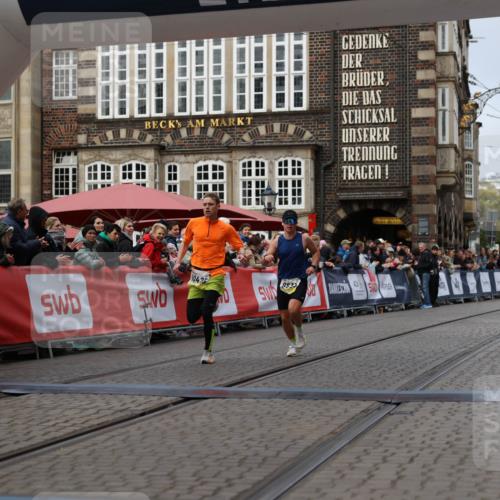 05.10.2025 - 20. swb-Marathon Bremen Yannick Fuchs http://msf.ph/oto/9235638 05.10.2025 10:36:54 Ziel 9429, 9833, 10425 meine-sportfotos.de