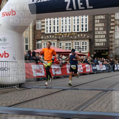 05.10.2025 - 20. swb-Marathon Bremen Yannick Fuchs http://msf.ph/oto/9235644 05.10.2025 10:36:54 Ziel 9429, 9833, 10425 meine-sportfotos.de