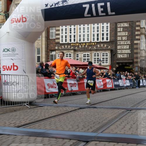 05.10.2025 - 20. swb-Marathon Bremen Yannick Fuchs http://msf.ph/oto/9235645 05.10.2025 10:36:54 Ziel 9429, 9833, 10425 meine-sportfotos.de
