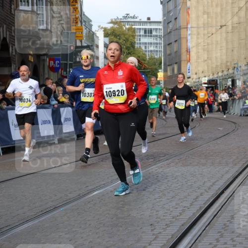 05.10.2025 - 20. swb-Marathon Bremen Strokosch-Dieckow http://msf.ph/oto/9235650 05.10.2025 10:55:06 Ziel 9176, 9318, 9791, 10003, 10014, 10034, 10180, 10307, 10326, 10920, 11317, 11363 meine-sportfotos.de
