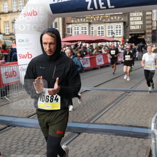 05.10.2025 - 20. swb-Marathon Bremen Yannick Fuchs http://msf.ph/oto/9235654 05.10.2025 11:05:04 Ziel 9220, 9409, 9530, 9813, 9866, 10684, 10771, 10891, 11090, 11180, 11315, 11372, 11478, 11559, 11636 meine-sportfotos.de