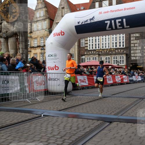 05.10.2025 - 20. swb-Marathon Bremen Yannick Fuchs http://msf.ph/oto/9235661 05.10.2025 10:36:55 Ziel 9429, 9833, 10425 meine-sportfotos.de