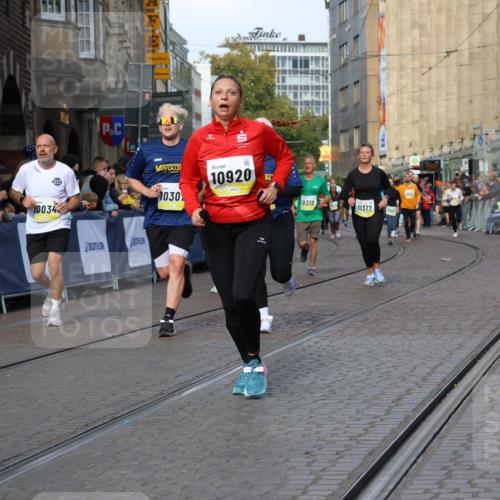 05.10.2025 - 20. swb-Marathon Bremen Strokosch-Dieckow http://msf.ph/oto/9235664 05.10.2025 10:55:06 Ziel 9176, 9318, 9791, 10003, 10014, 10034, 10180, 10307, 10326, 10920, 11317, 11363 meine-sportfotos.de