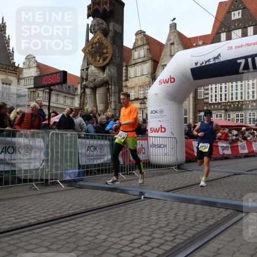 05.10.2025 - 20. swb-Marathon Bremen Yannick Fuchs http://msf.ph/oto/9235682 05.10.2025 10:36:55 Ziel 9429, 9833, 10425 meine-sportfotos.de