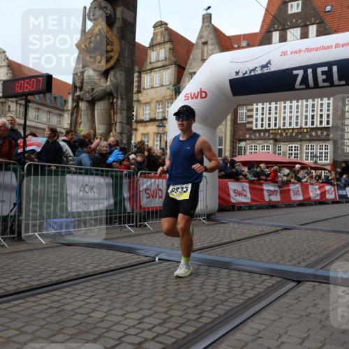 05.10.2025 - 20. swb-Marathon Bremen Yannick Fuchs http://msf.ph/oto/9235705 05.10.2025 10:36:56 Ziel 9429, 9833, 10425 meine-sportfotos.de