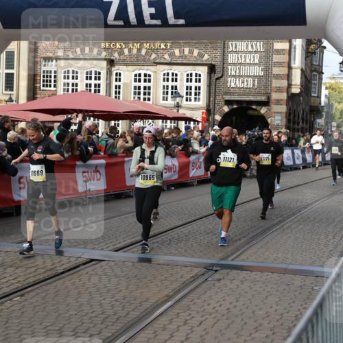 05.10.2025 - 20. swb-Marathon Bremen Yannick Fuchs http://msf.ph/oto/9235711 05.10.2025 11:05:11 Ziel 9220, 9409, 9530, 9642, 9660, 10965, 11090, 11121, 11171, 11180, 11412, 11478, 11559 meine-sportfotos.de