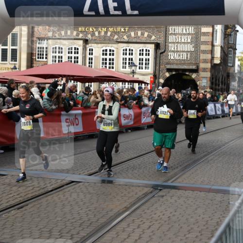 05.10.2025 - 20. swb-Marathon Bremen Yannick Fuchs http://msf.ph/oto/9235715 05.10.2025 11:05:11 Ziel 9220, 9409, 9530, 9642, 9660, 10965, 11090, 11121, 11171, 11180, 11412, 11478, 11559 meine-sportfotos.de