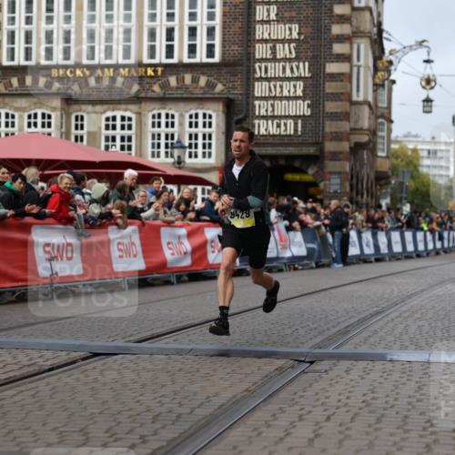 05.10.2025 - 20. swb-Marathon Bremen Yannick Fuchs http://msf.ph/oto/9235718 05.10.2025 10:36:57 Ziel 9429, 9833, 10425 meine-sportfotos.de