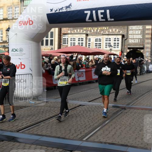 05.10.2025 - 20. swb-Marathon Bremen Yannick Fuchs http://msf.ph/oto/9235737 05.10.2025 11:05:12 Ziel 9220, 9409, 9642, 9660, 9668, 10965, 11016, 11090, 11121, 11171, 11180, 11412, 11478 meine-sportfotos.de