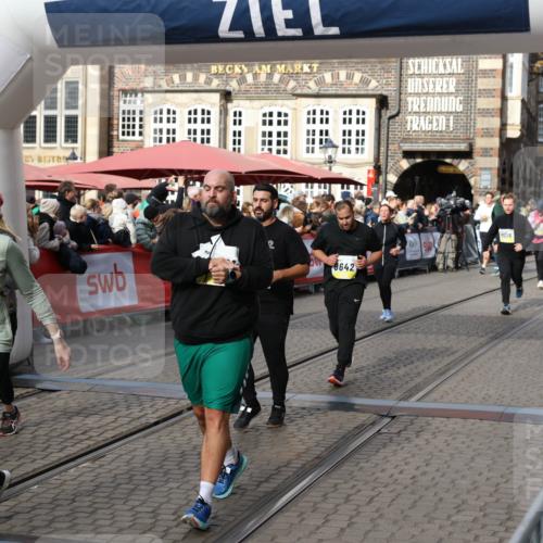 05.10.2025 - 20. swb-Marathon Bremen Yannick Fuchs http://msf.ph/oto/9235746 05.10.2025 11:05:13 Ziel 9409, 9642, 9660, 9668, 10965, 11016, 11090, 11121, 11171, 11412, 11478 meine-sportfotos.de