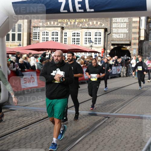 05.10.2025 - 20. swb-Marathon Bremen Yannick Fuchs http://msf.ph/oto/9235749 05.10.2025 11:05:13 Ziel 9409, 9642, 9660, 9668, 10965, 11016, 11090, 11121, 11171, 11412, 11478 meine-sportfotos.de