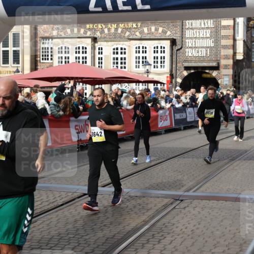 05.10.2025 - 20. swb-Marathon Bremen Yannick Fuchs http://msf.ph/oto/9235753 05.10.2025 11:05:14 Ziel 9409, 9642, 9660, 9668, 10018, 10021, 10965, 11016, 11090, 11121, 11171, 11323, 11412 meine-sportfotos.de