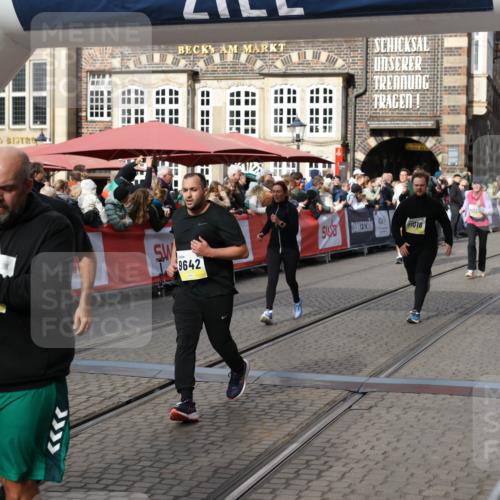 05.10.2025 - 20. swb-Marathon Bremen Yannick Fuchs http://msf.ph/oto/9235758 05.10.2025 11:05:14 Ziel 9409, 9642, 9660, 9668, 10018, 10021, 10965, 11016, 11090, 11121, 11171, 11323, 11412 meine-sportfotos.de