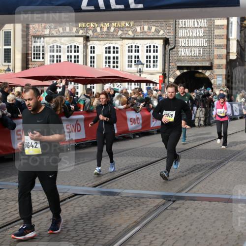 05.10.2025 - 20. swb-Marathon Bremen Yannick Fuchs http://msf.ph/oto/9235763 05.10.2025 11:05:15 Ziel 9642, 9660, 9668, 9978, 10018, 10021, 10965, 11016, 11121, 11171, 11323, 11412 meine-sportfotos.de