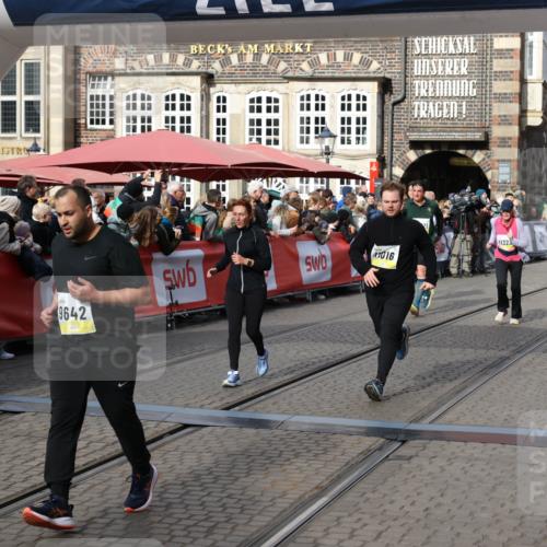05.10.2025 - 20. swb-Marathon Bremen Yannick Fuchs http://msf.ph/oto/9235765 05.10.2025 11:05:15 Ziel 9642, 9660, 9668, 9978, 10018, 10021, 10965, 11016, 11121, 11171, 11323, 11412 meine-sportfotos.de