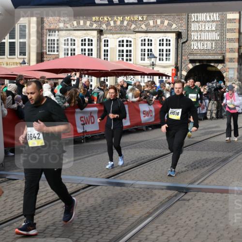 05.10.2025 - 20. swb-Marathon Bremen Yannick Fuchs http://msf.ph/oto/9235767 05.10.2025 11:05:15 Ziel 9642, 9660, 9668, 9978, 10018, 10021, 10965, 11016, 11121, 11171, 11323, 11412 meine-sportfotos.de
