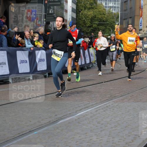 05.10.2025 - 20. swb-Marathon Bremen Strokosch-Dieckow http://msf.ph/oto/9235768 05.10.2025 10:55:13 Ziel 9176, 9201, 9318, 9654, 9881, 9933, 10003, 10034, 10116, 10326, 11042, 11140, 11317 meine-sportfotos.de